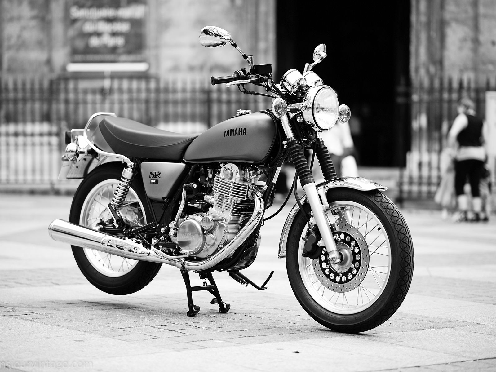 YAMAHA SR 400